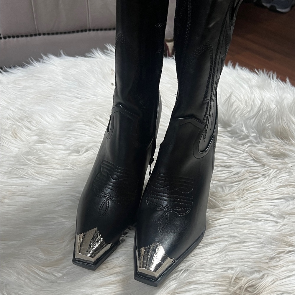 Black Leather Western Boots with Silver Accents they are brand new, but no tags